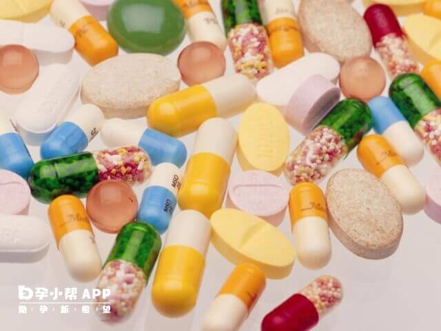 妊娠前至少三個月開始服用葉酸