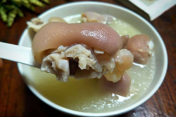 炖猪脚汤