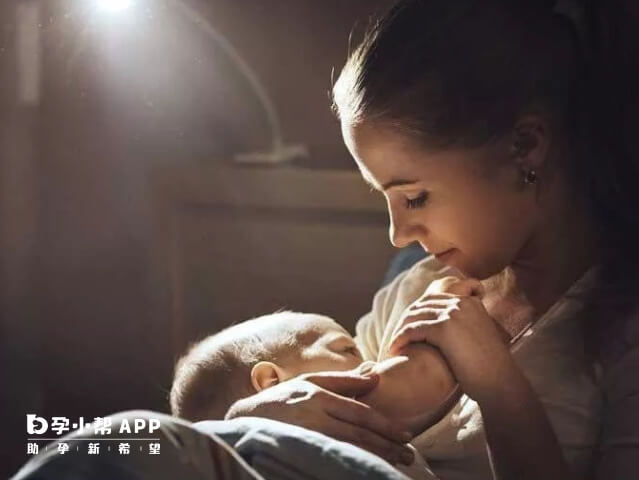 長期母乳餵養不利於母嬰健康