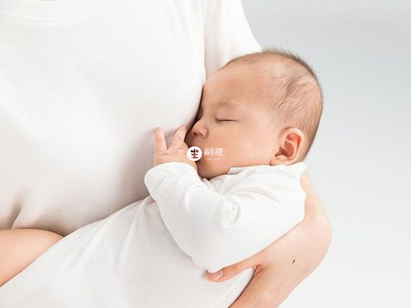 母乳餵養有利於增進母子情感