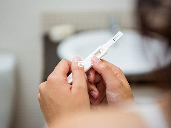 验孕棒测怀孕是检测尿液里的hcg