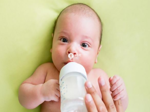 三個月寶寶奶量在120-150ml一次