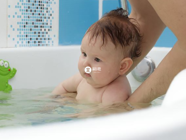寶寶洗澡可能患上中耳炎