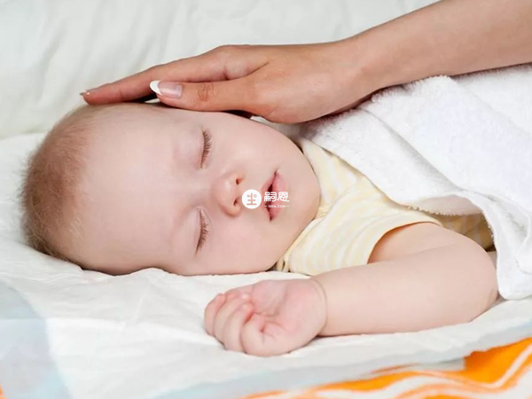 宝宝向右睡促进消化系统工作