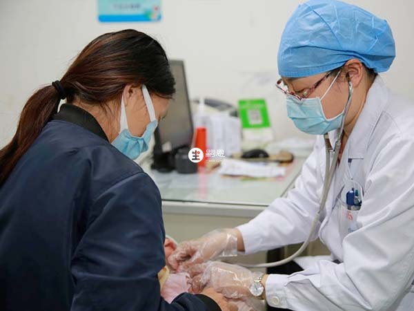 宝宝二月闹时腹胀严重需及时就医