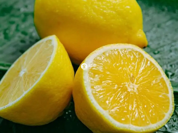 柠檬中还有大量的维生素C，可以帮助补充营养
