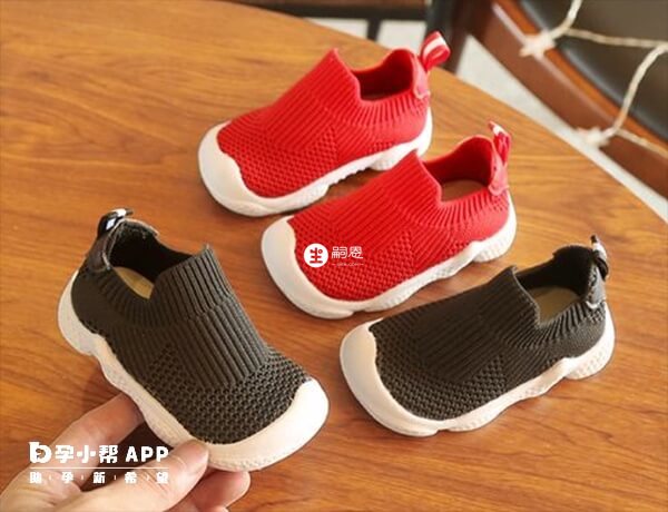機能鞋是一種專門設計用於幫助嬰幼兒學步的鞋子